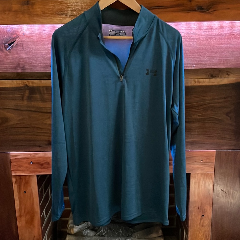 Under Armour size large, “Heatgear” long sleeve shirt, loose fit.